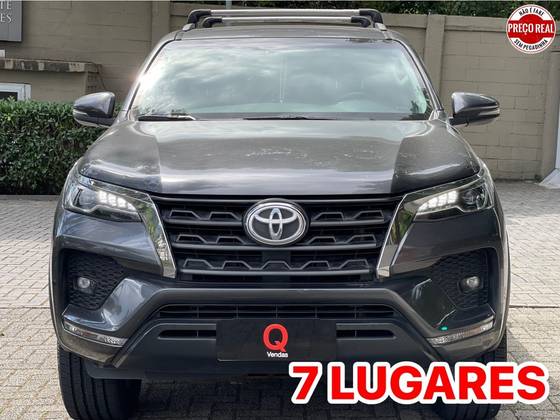 TOYOTA HILUX SW4 2.7 VVT-i FLEX SRV 7L 4X2 AUTOMÁTICO
